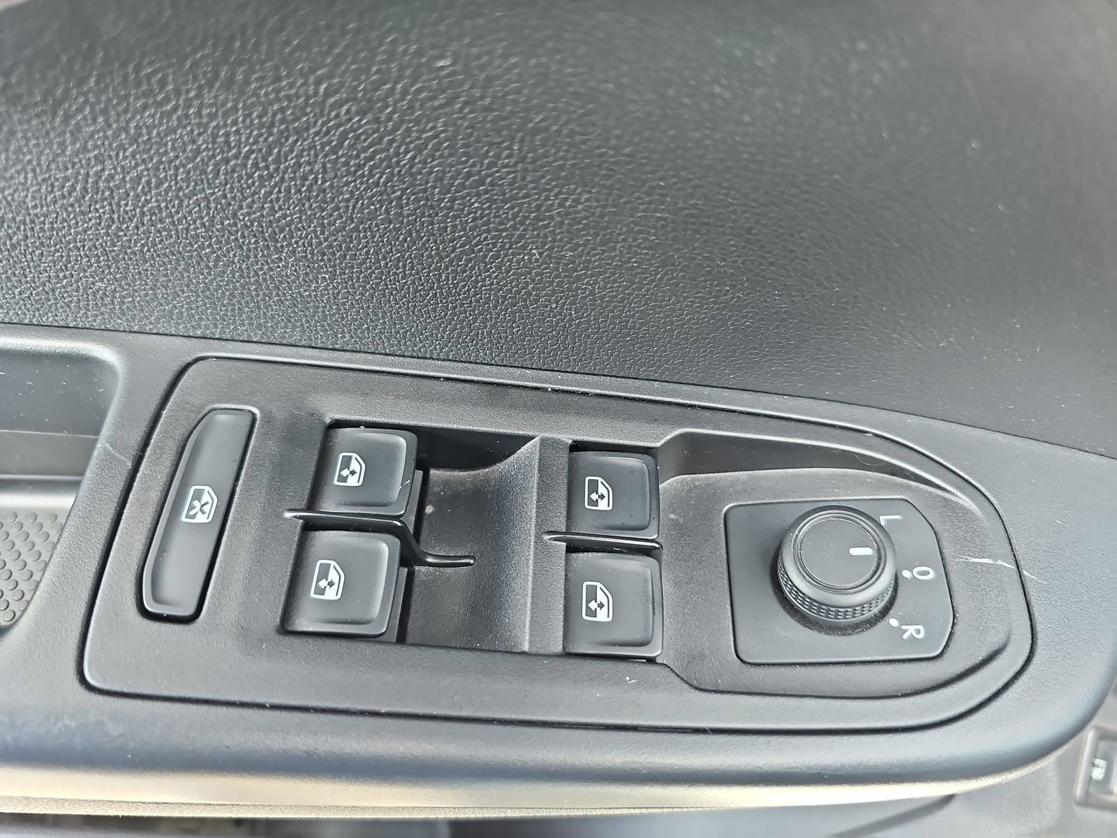 Used 2023 Volkswagen Taos S FWD image 26