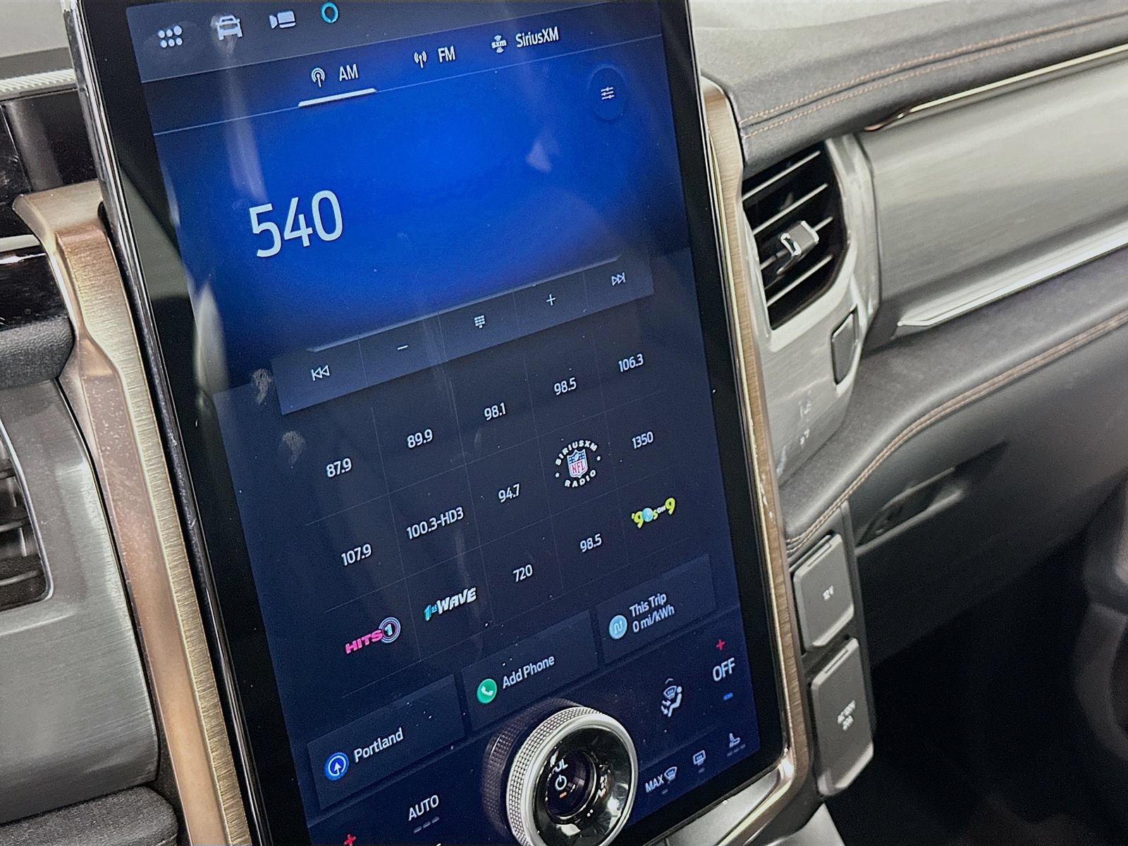 Used 2022 Ford F150 Lightning Lariat AWD/4WD image 15
