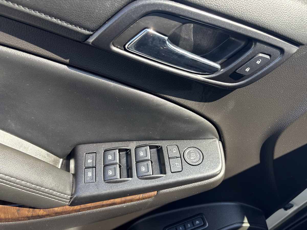 Used 2017 Chevrolet Suburban LT image 7