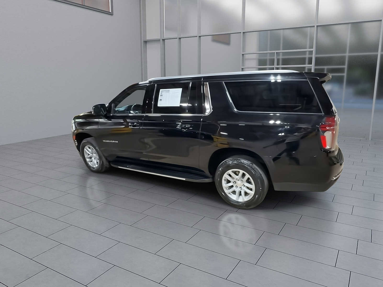 Used 2023 Chevrolet Suburban LT w/ Luxury Package AWD/4WD image 6