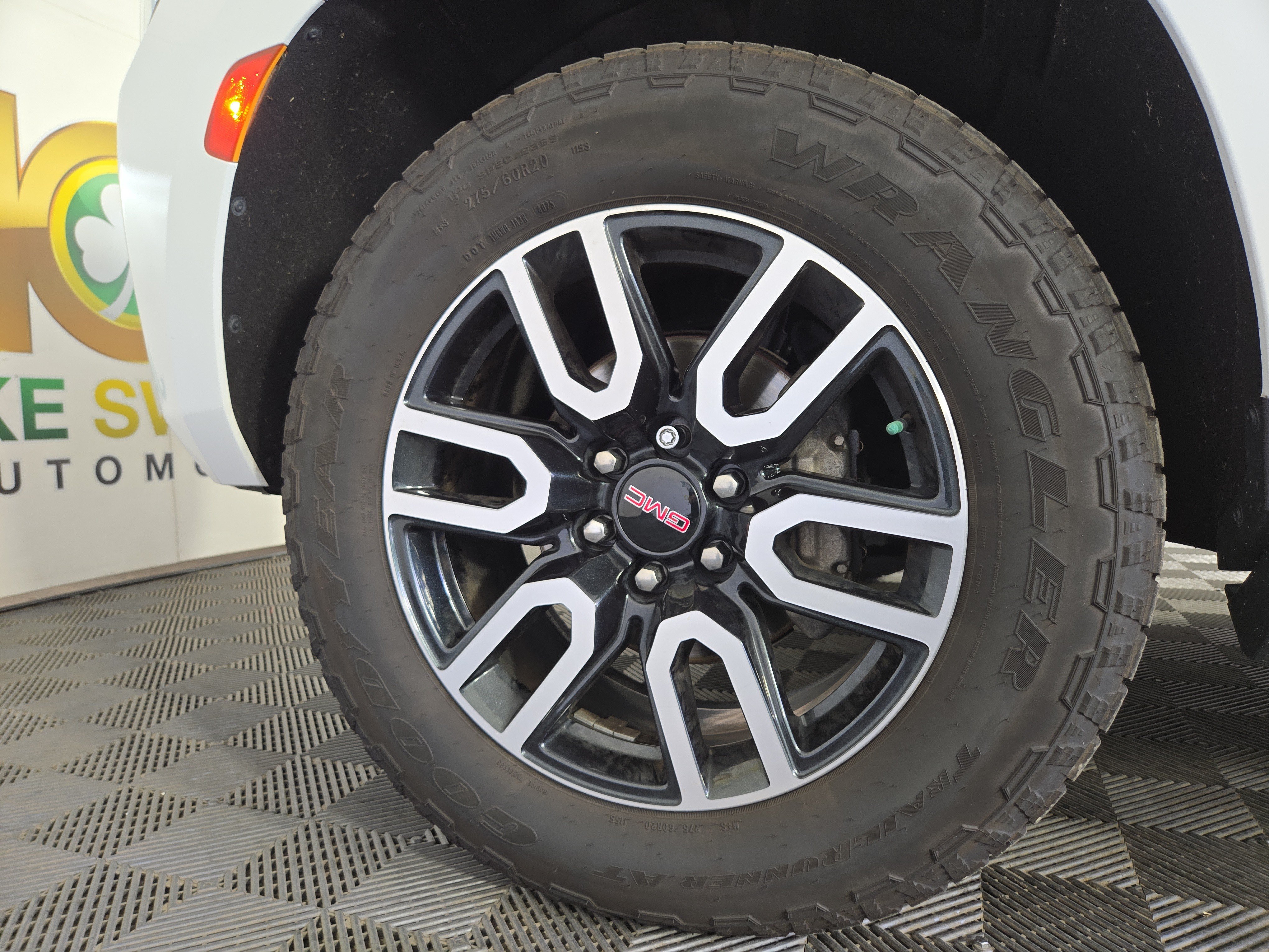 Used 2022 GMC Yukon XL AT4 AWD/4WD image 36