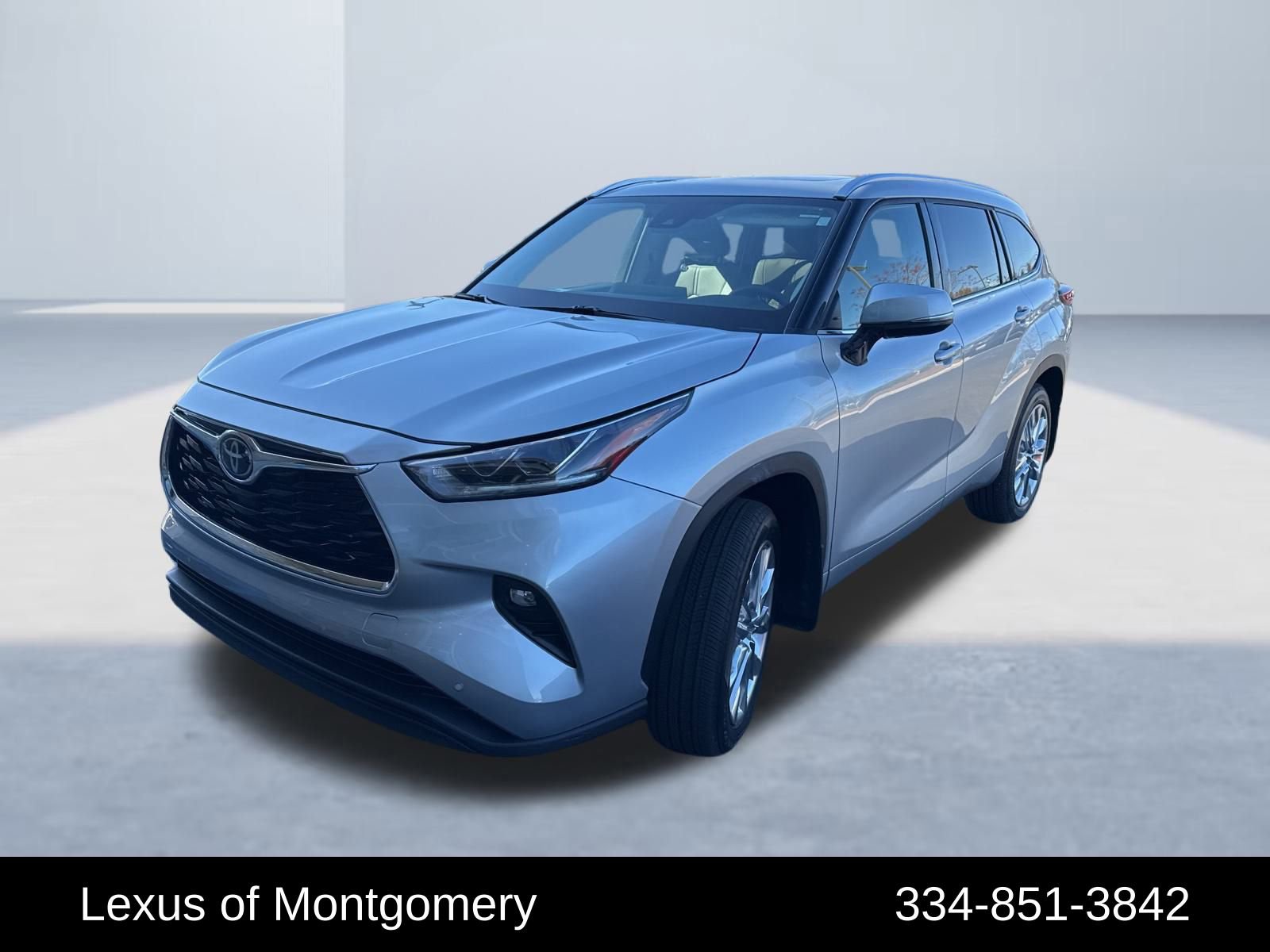 Used 2023 Toyota Highlander Limited image 3