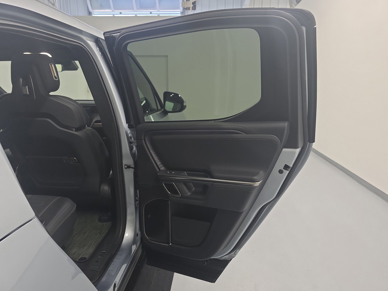 Used 2024 Rivian R1T Adventure AWD/4WD image 19