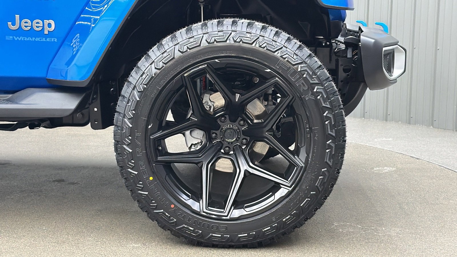 Used 2024 Jeep Wrangler Unlimited Sahara w/ Technology Group image 9