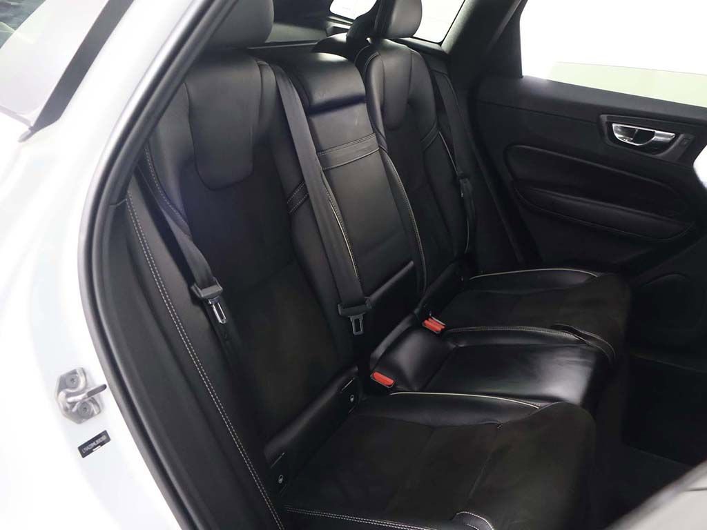 Used 2018 Volvo XC60 T6 R-Design w/ Vision Package image 36