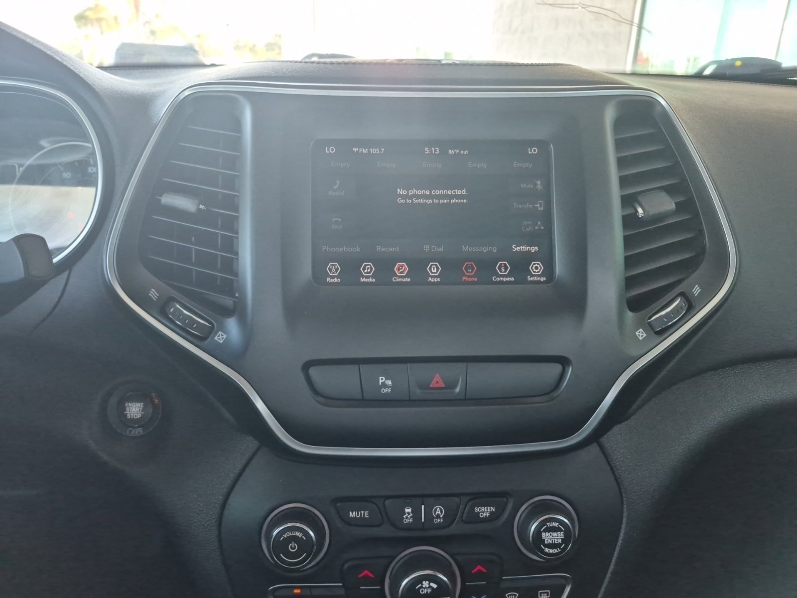 Used 2019 Jeep Cherokee Latitude Plus w/ Comfort/Convenience Group FWD image 15