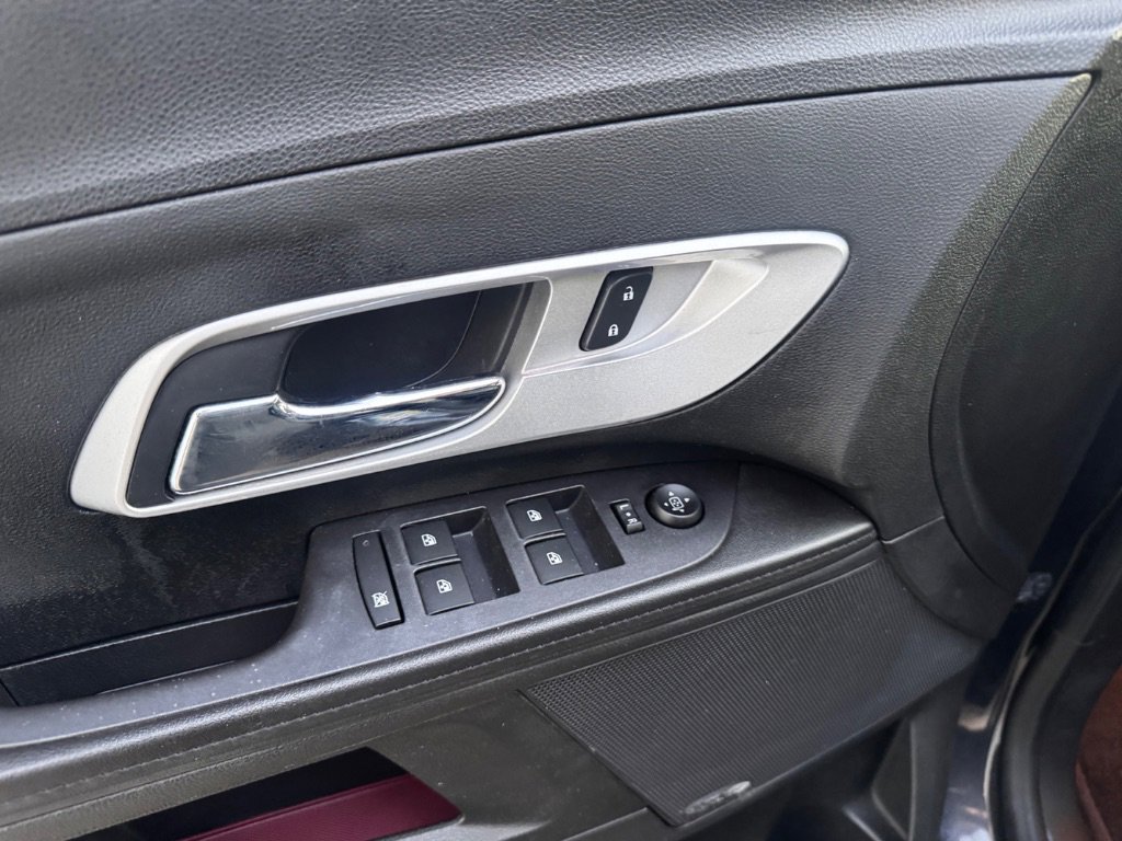 Used 2016 Chevrolet Equinox LTZ w/ Enhanced Convenience Package image 36