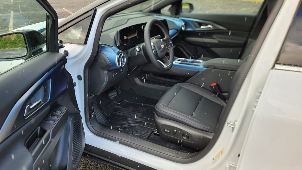 New 2026 Chevrolet Equinox EV LT image 18