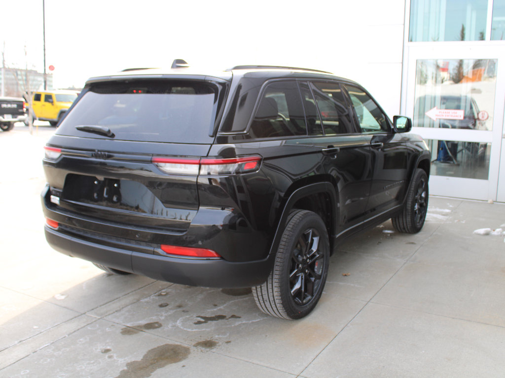 New 2025 Jeep Grand Cherokee Limited w/ Trailer Tow Package image 6