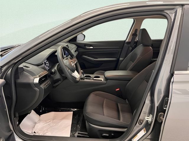 Used 2025 Nissan Altima 2.5 SV FWD image 17