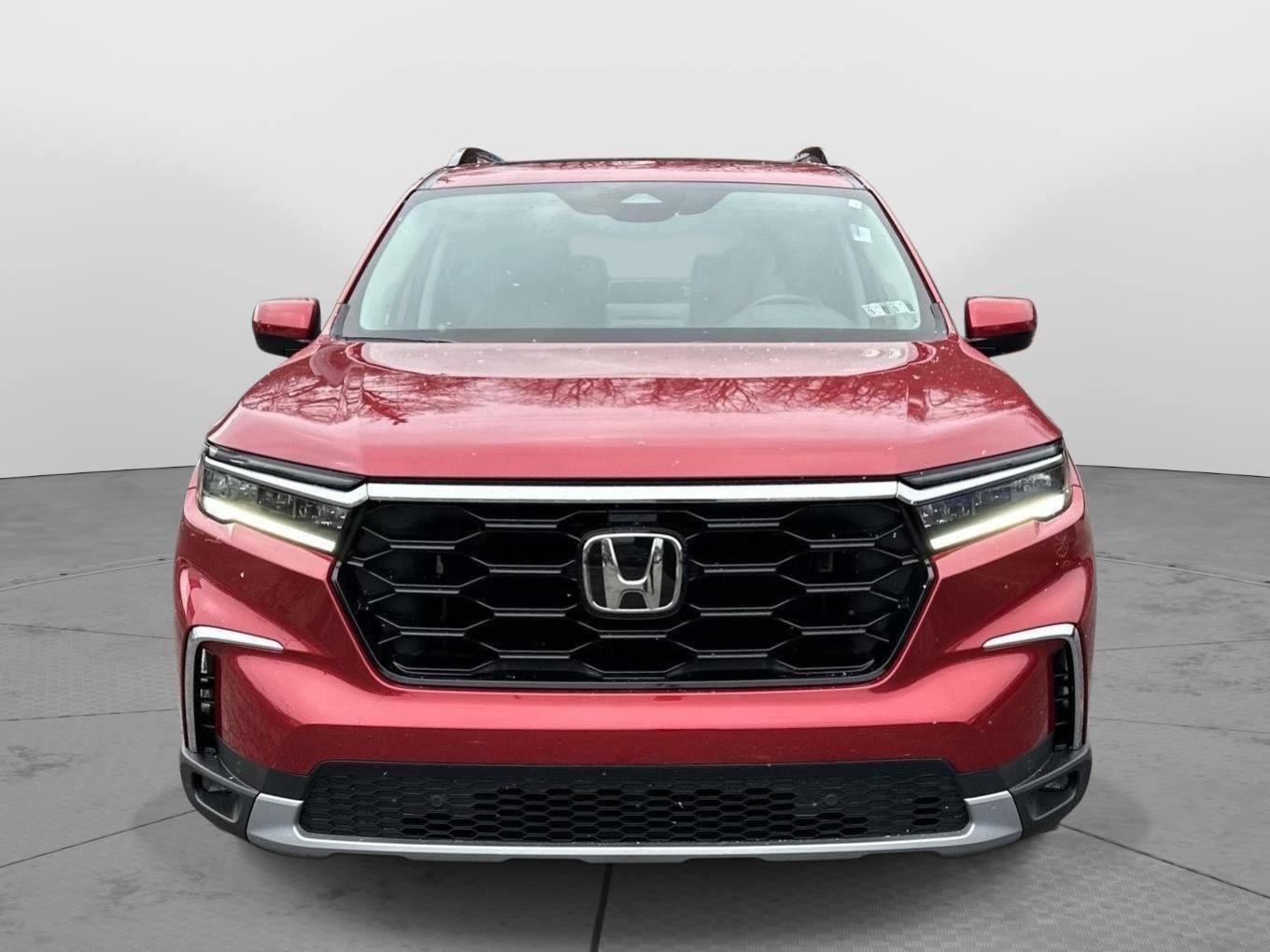 Certified 2025 Honda Pilot Touring image 8