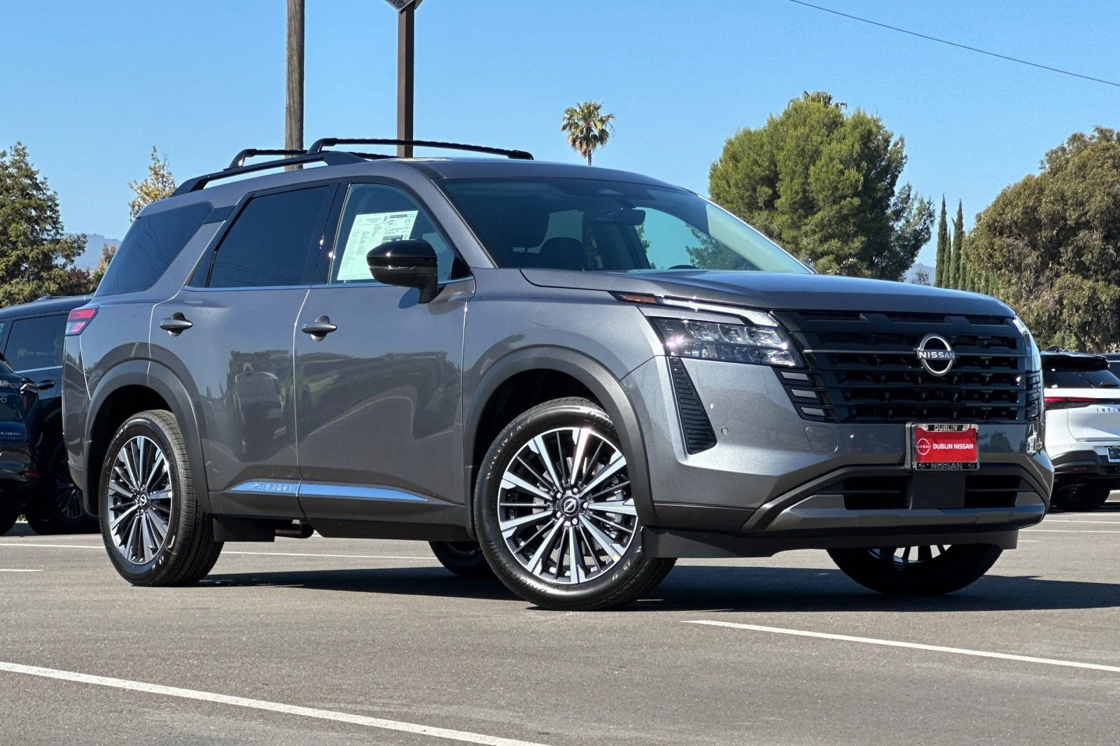 New 2026 Nissan Pathfinder Platinum AWD/4WD image 2