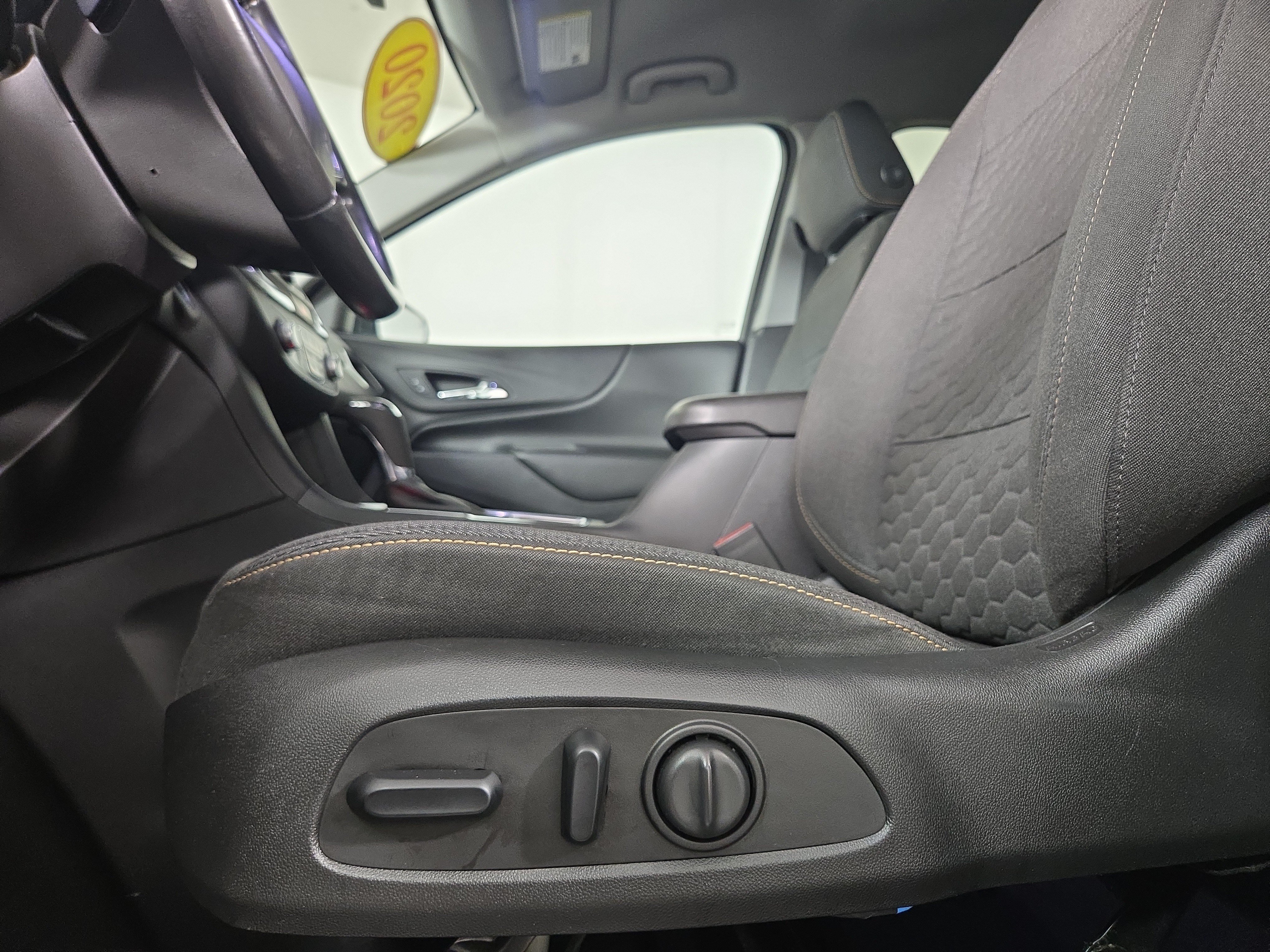 Certified 2020 Chevrolet Equinox LT w/ Driver Convenience Package FWD image 29
