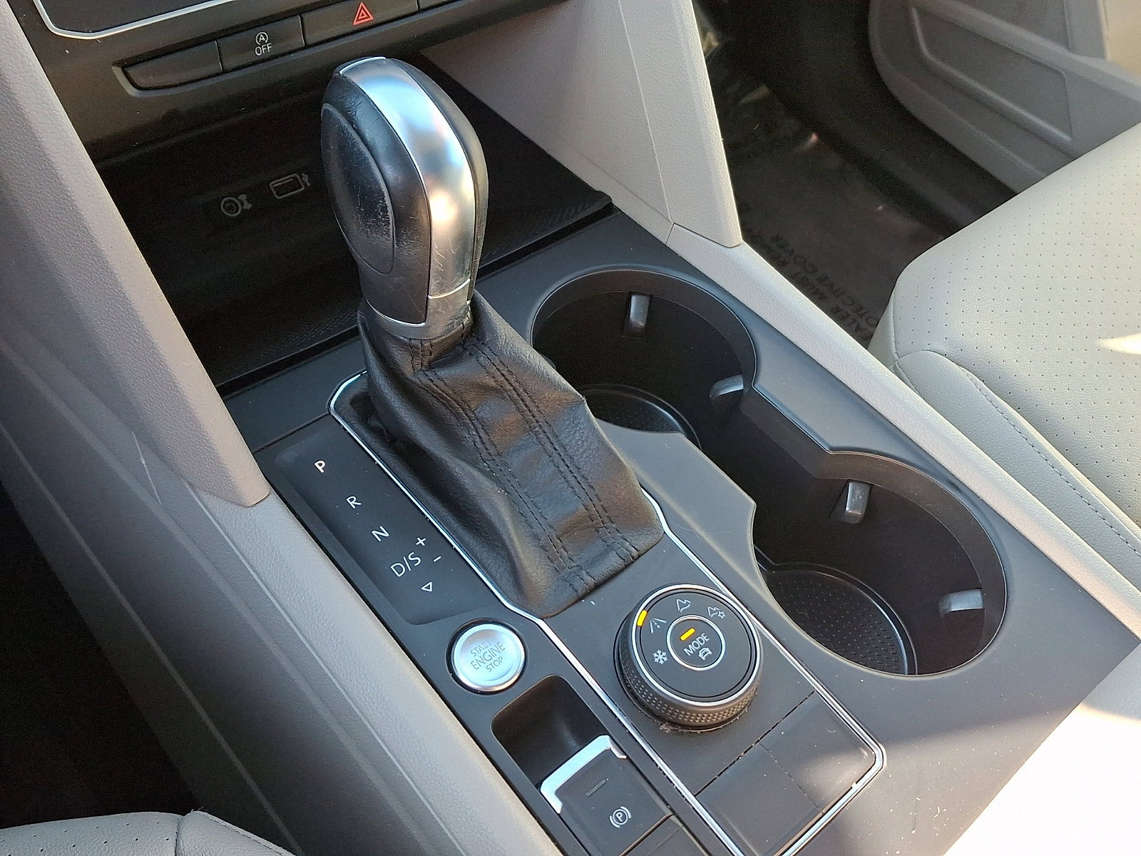 Used 2019 Volkswagen Atlas SE w/ Panoramic Sunroof Package image 15