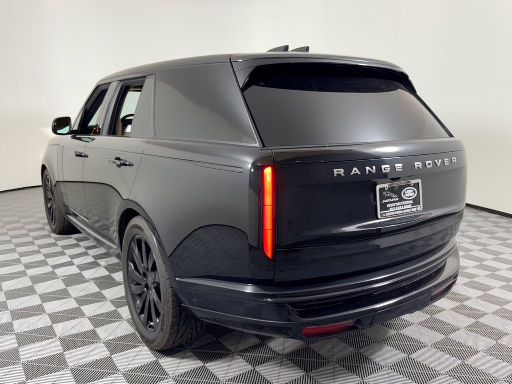 Used 2024 Land Rover Range Rover SE AWD/4WD image 3