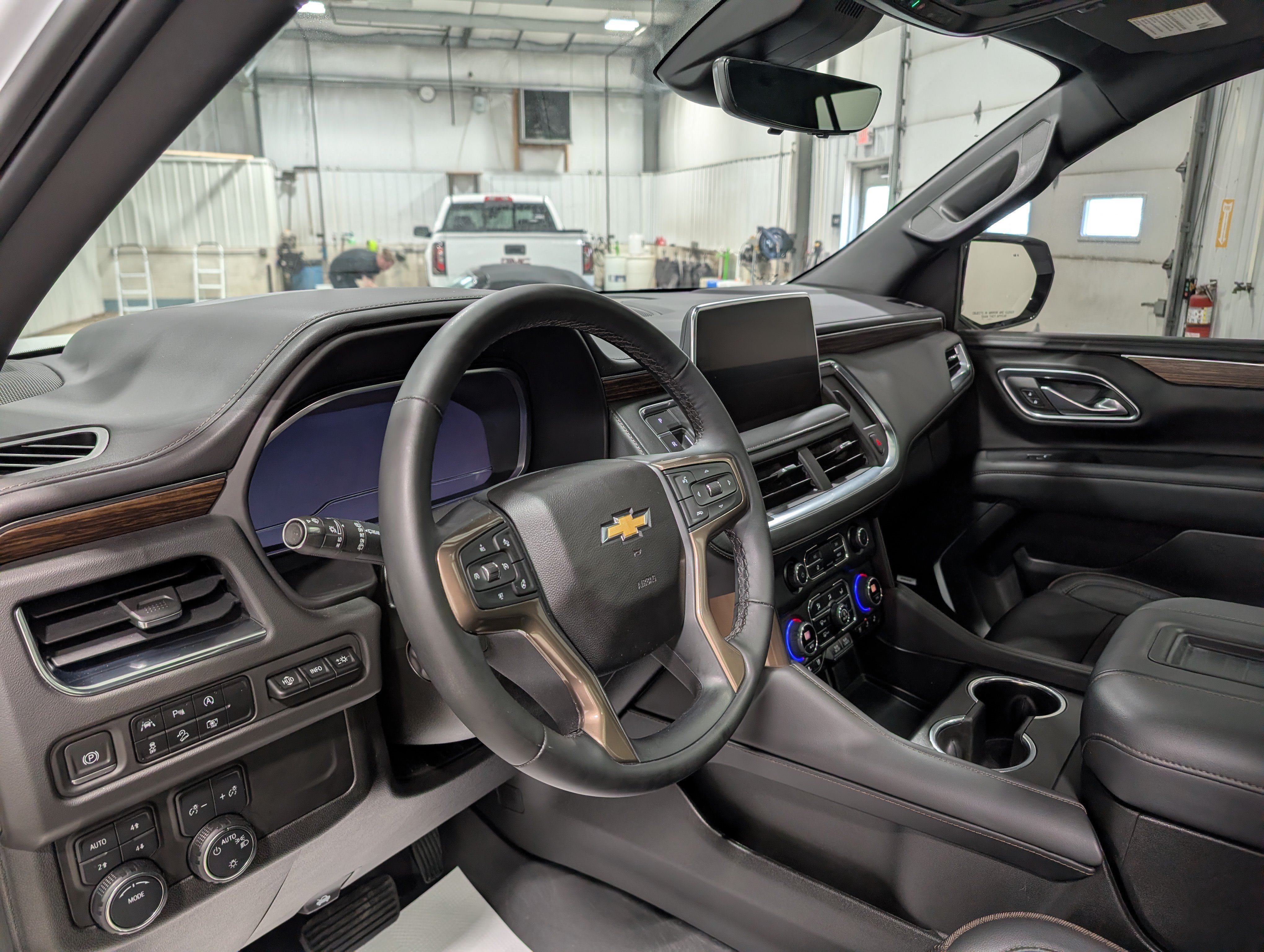 Used 2023 Chevrolet Tahoe High Country AWD/4WD image 15