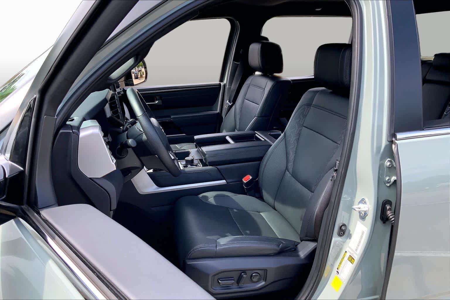Used 2025 Toyota Tundra Limited AWD/4WD image 8