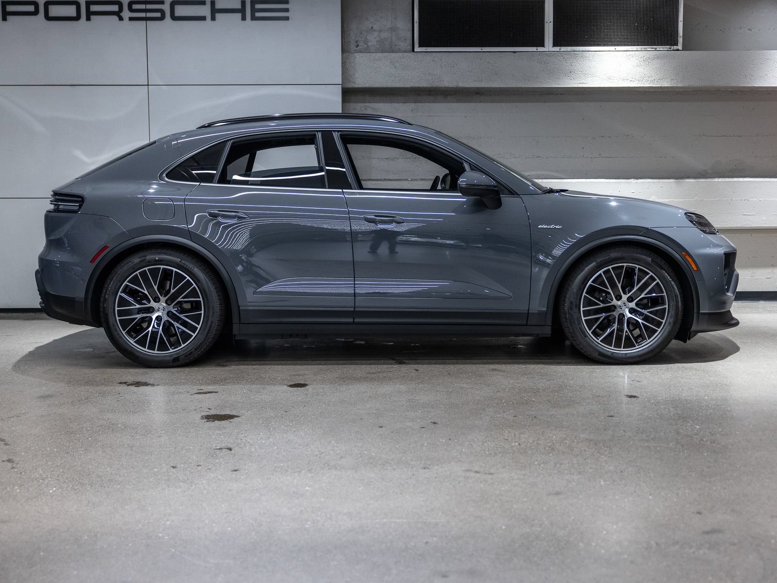 New 2026 Porsche Macan 4 Electric AWD/4WD image 9