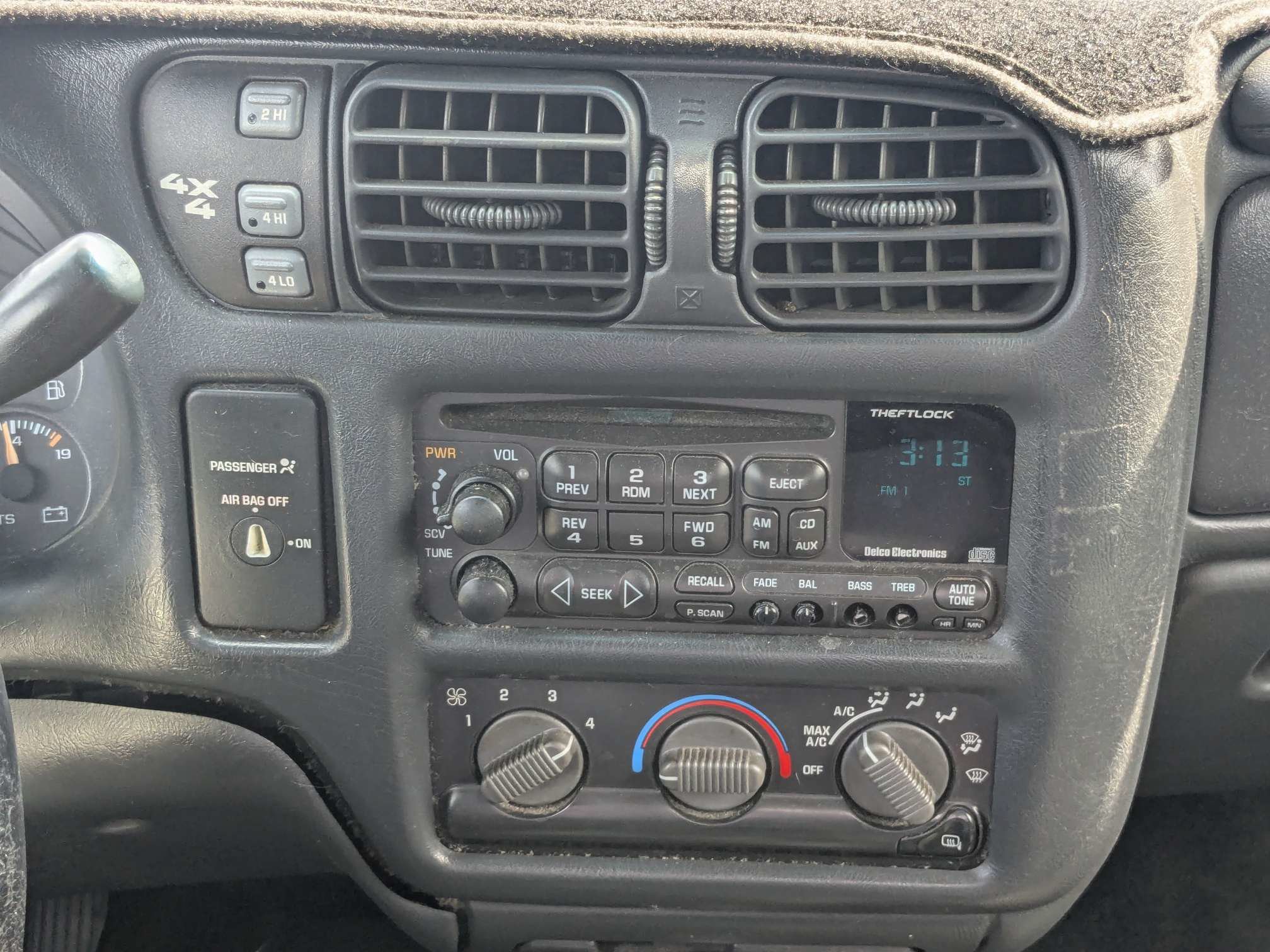 Used 2001 Chevrolet S10 Pickup 4x4 Extended Cab image 19