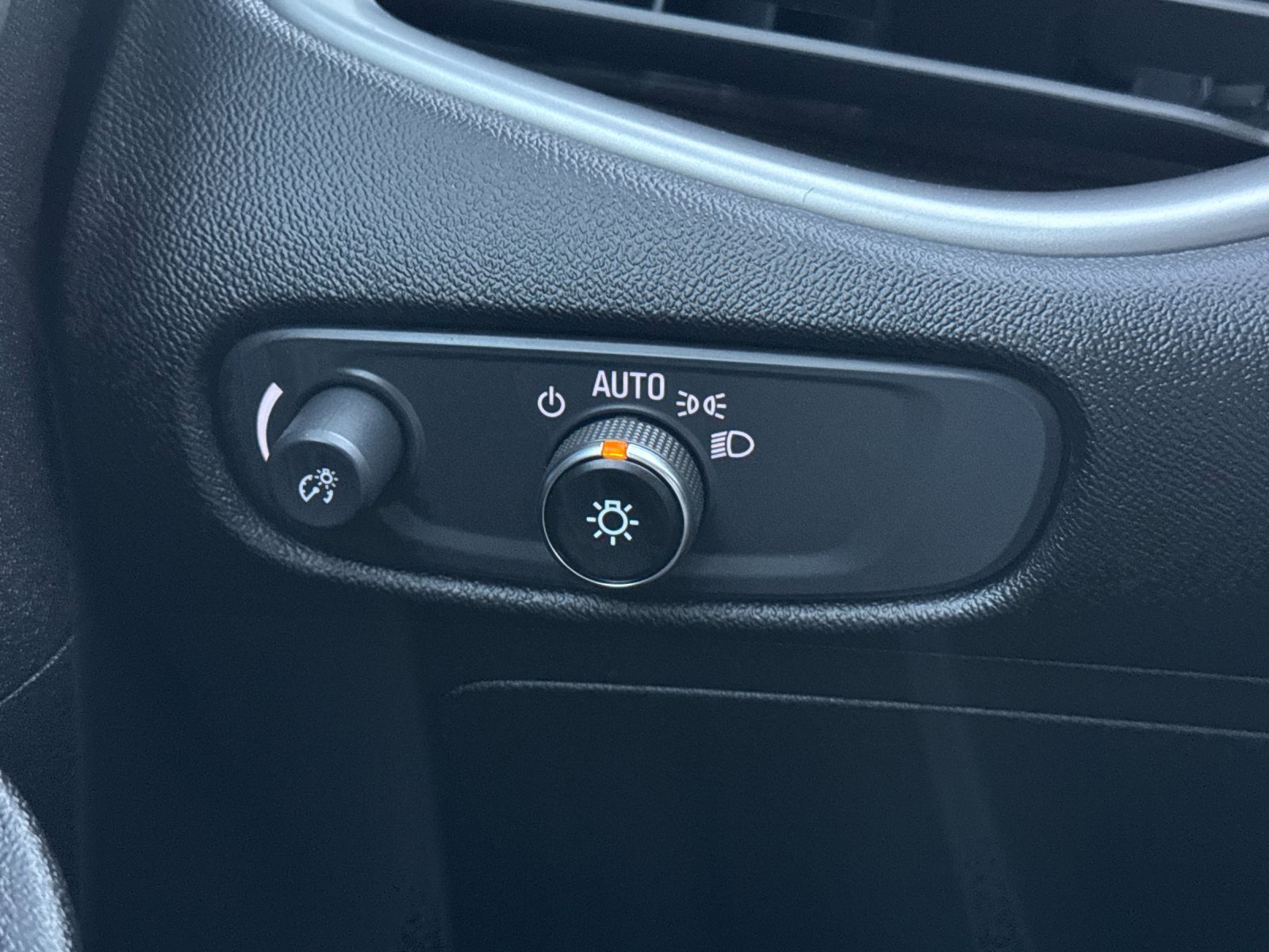 Used 2024 Chevrolet Malibu LT image 30