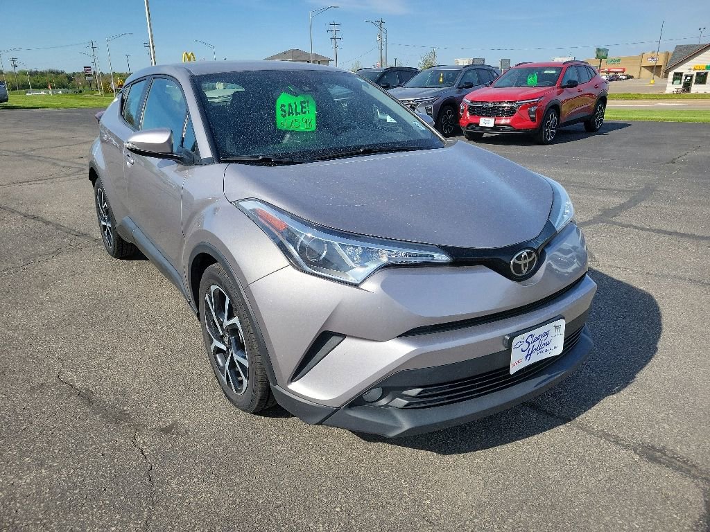 Used 2018 Toyota C-HR XLE FWD image 3