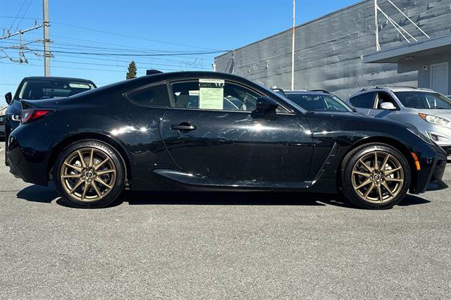 Used 2024 Toyota GR86 RWD image 2
