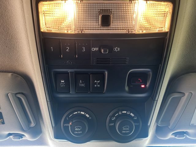 Used 2020 Toyota 4Runner TRD Off-Road Premium AWD/4WD image 20