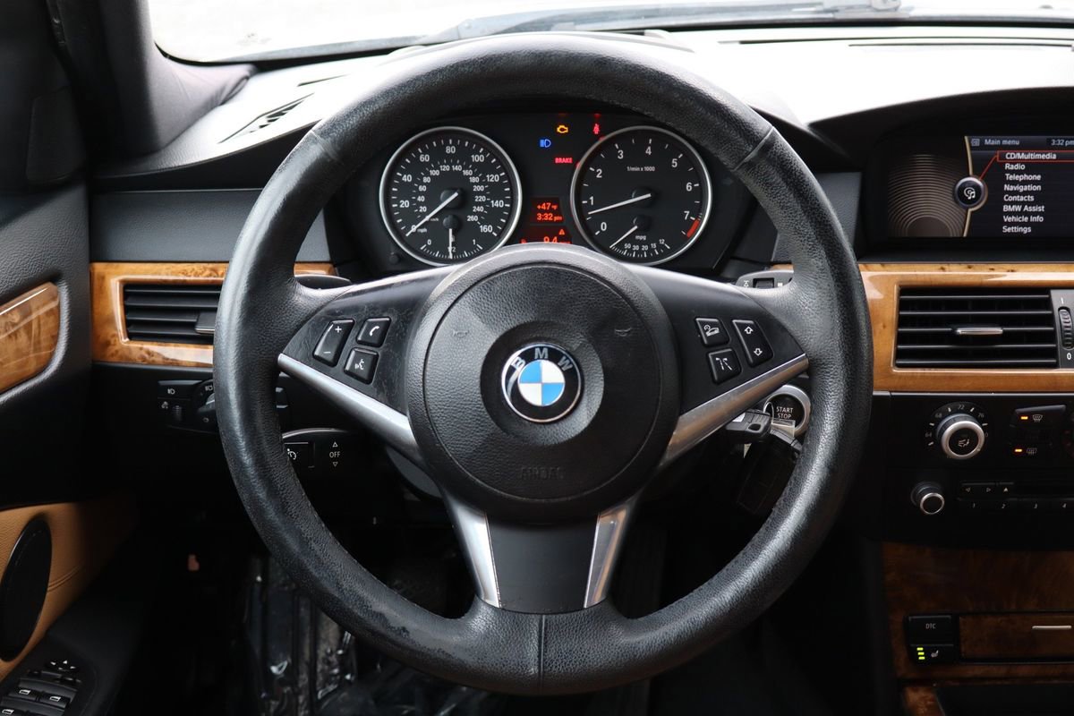 Used 2010 BMW 535i xDrive Wagon AWD/4WD image 13