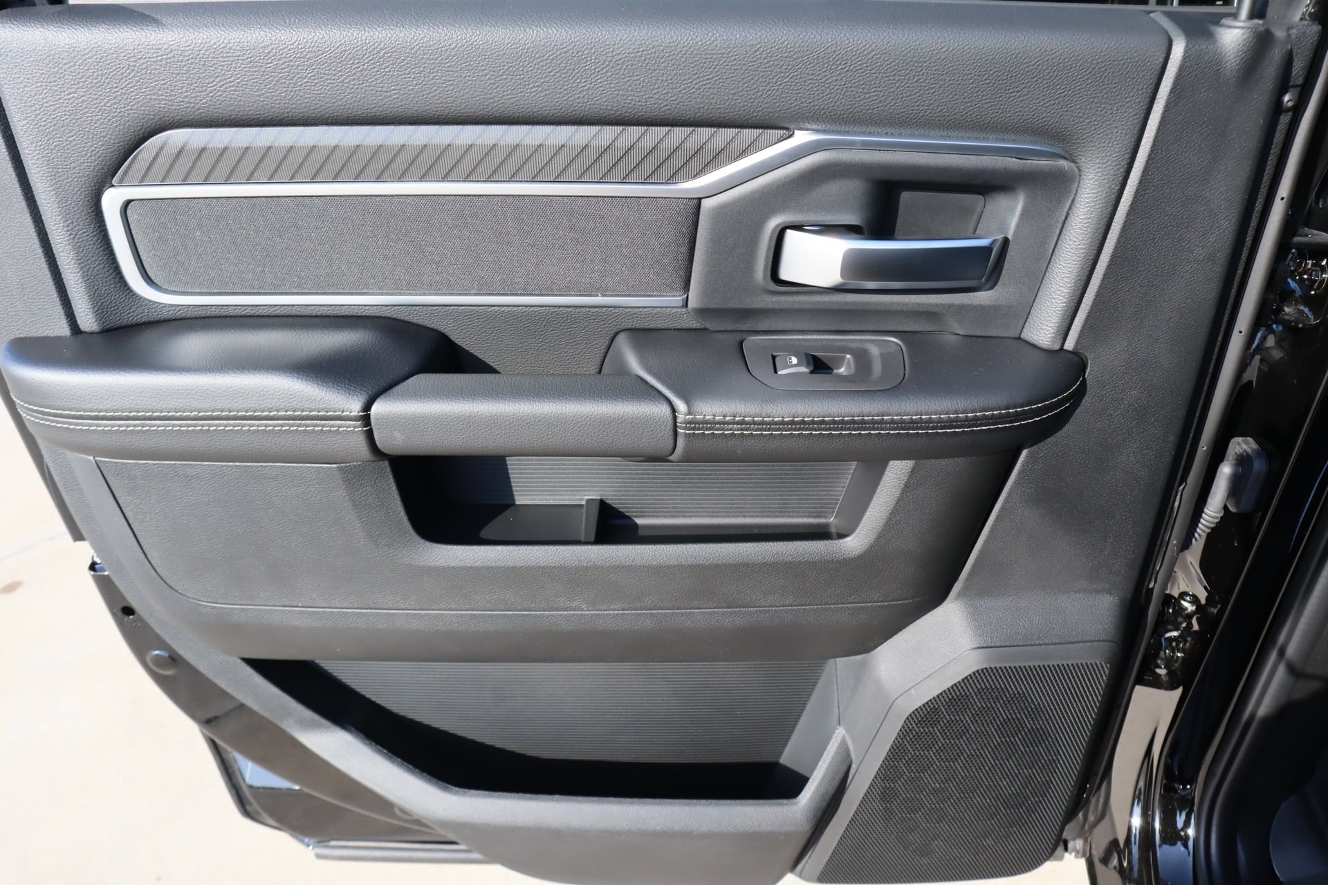 New 2026 RAM 3500 Big Horn AWD/4WD image 16