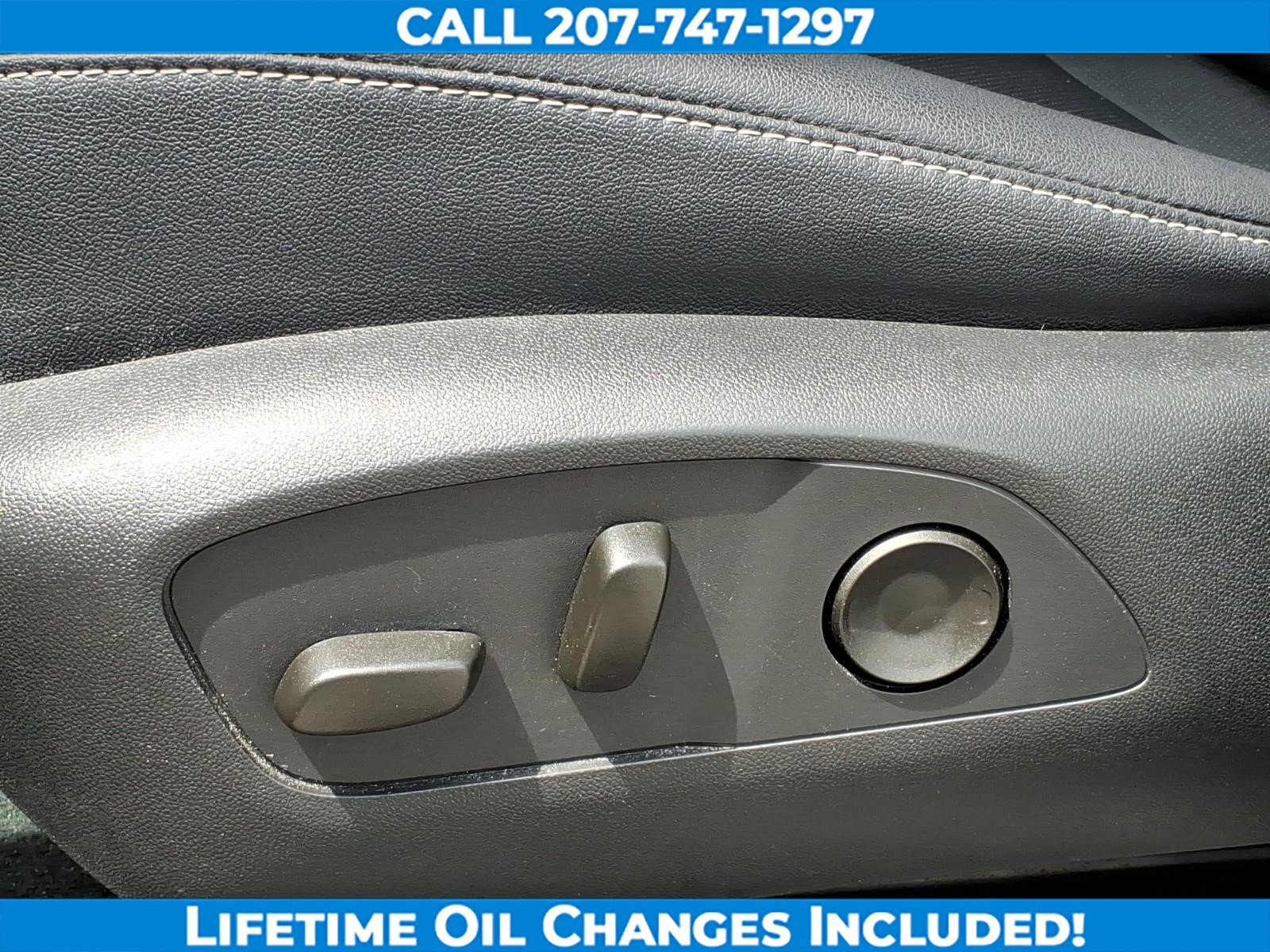 Used 2025 Chevrolet Traverse LT AWD/4WD image 12