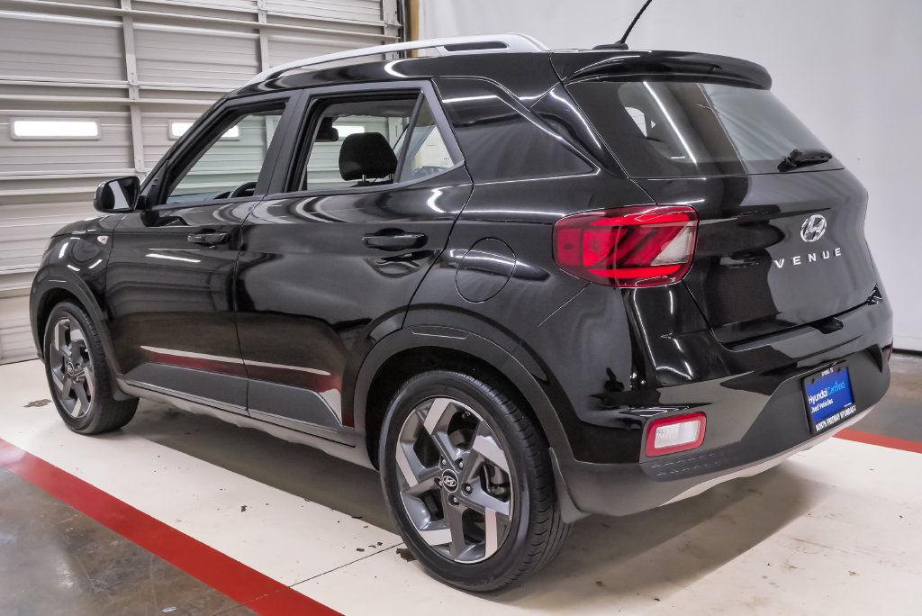 Certified 2024 Hyundai Venue SEL FWD image 8