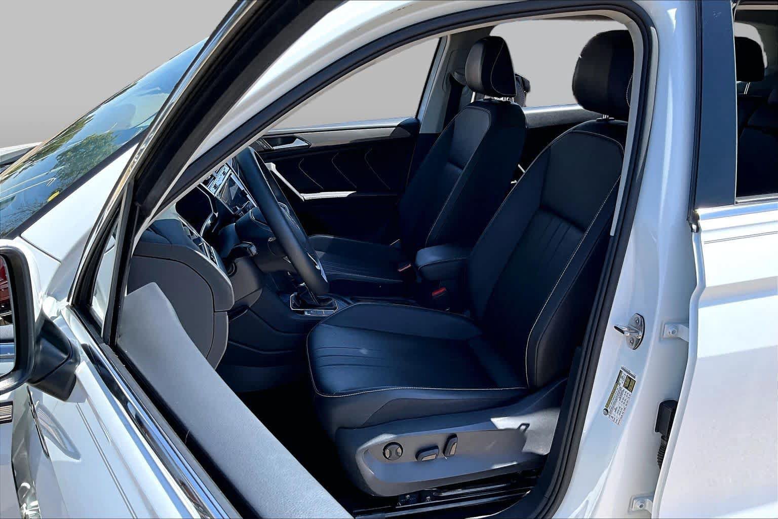 Used 2022 Volkswagen Tiguan SE FWD image 5