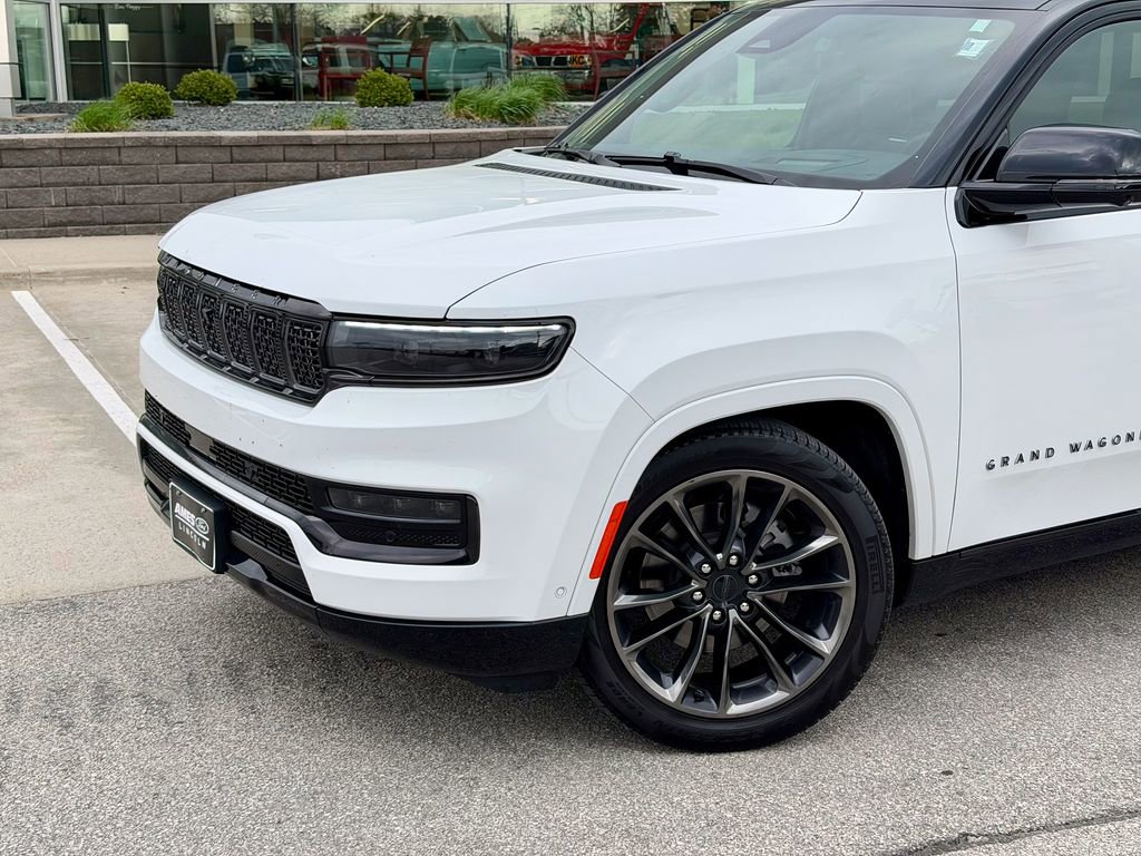 Used 2025 Jeep Grand Wagoneer L Series II Obsidian w/ Quick Order Packagew 28T image 2