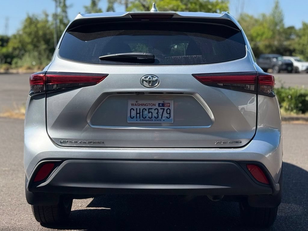 Used 2021 Toyota Highlander XLE AWD/4WD image 4