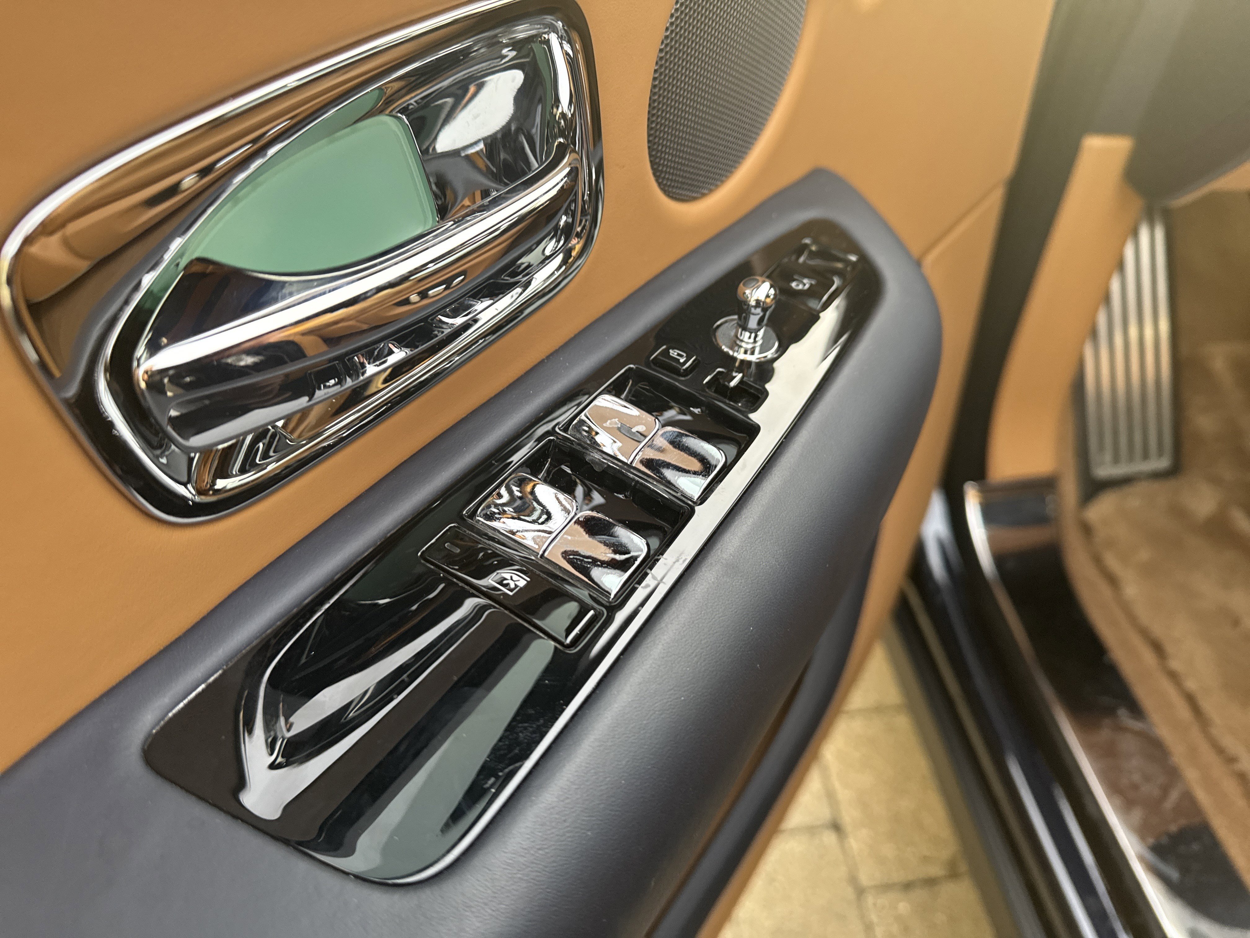 Certified 2024 Rolls-Royce Cullinan image 12