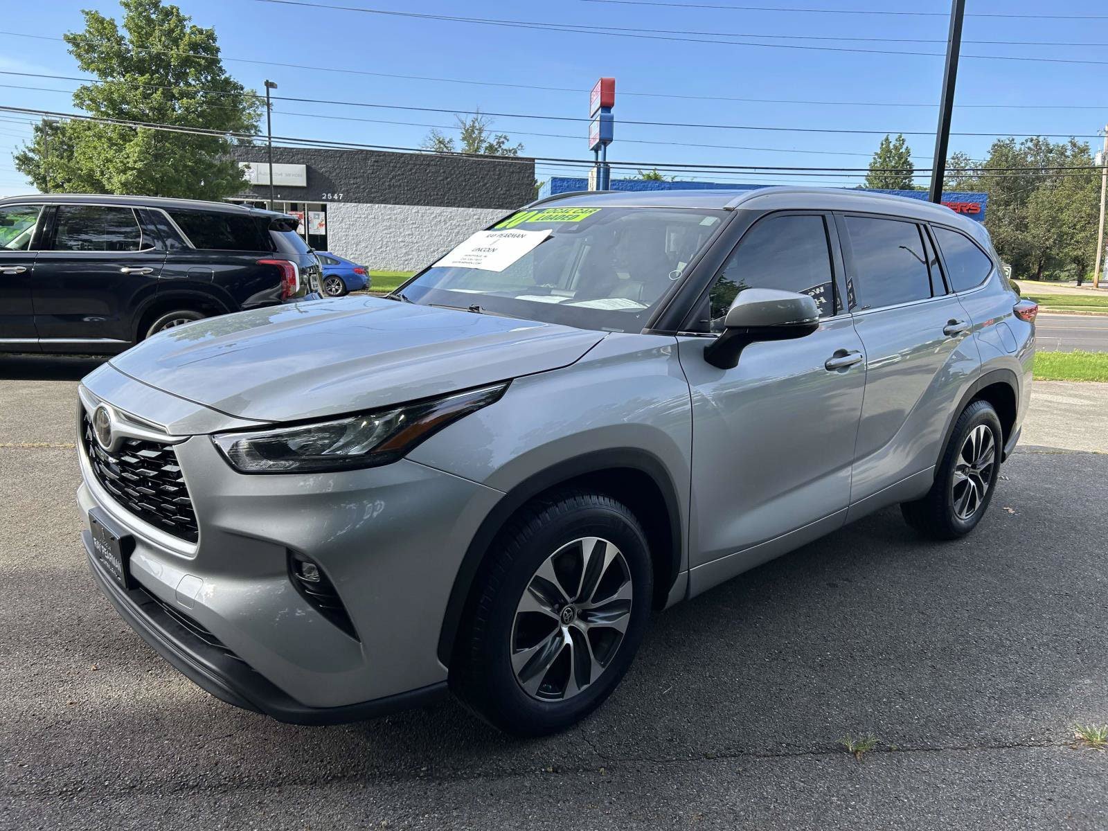 Used 2020 Toyota Highlander XLE FWD image 9