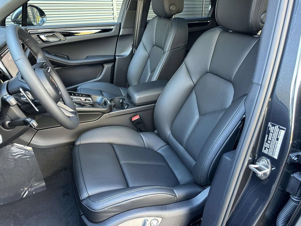 New 2026 Porsche Macan AWD/4WD image 5