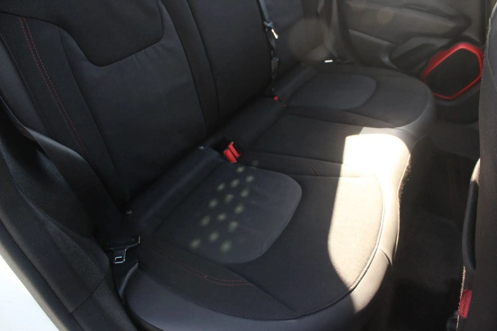 Used 2015 Jeep Renegade Trailhawk AWD/4WD image 17