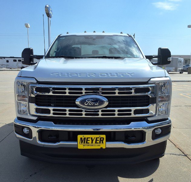 Used 2026 Ford F350 XLT AWD/4WD image 3