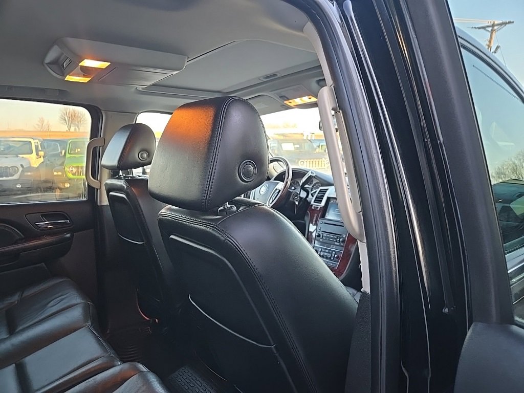 Used 2007 Cadillac Escalade EXT w/ Information Package image 95