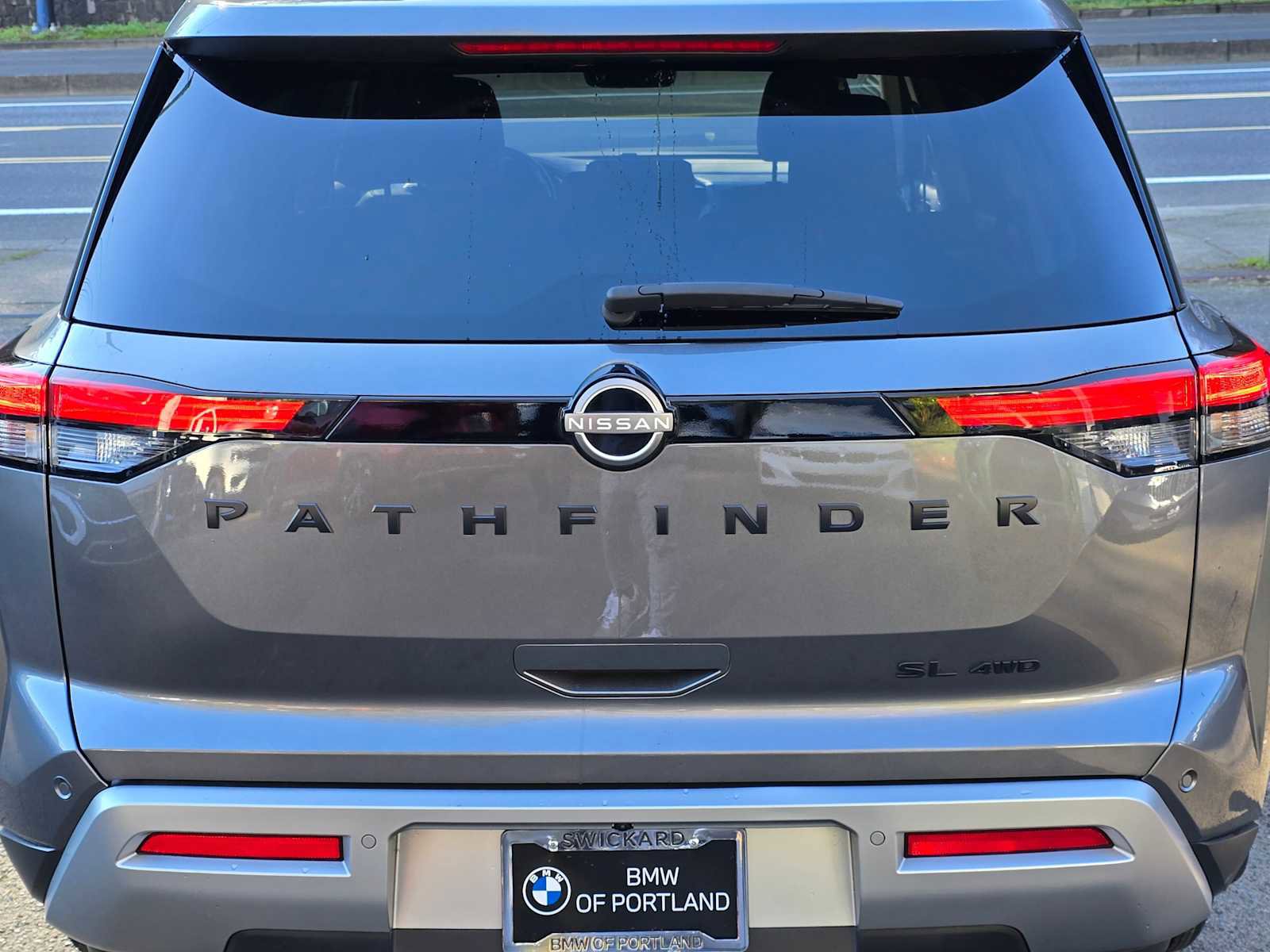 Used 2024 Nissan Pathfinder SL w/ Black Appearance Package image 13