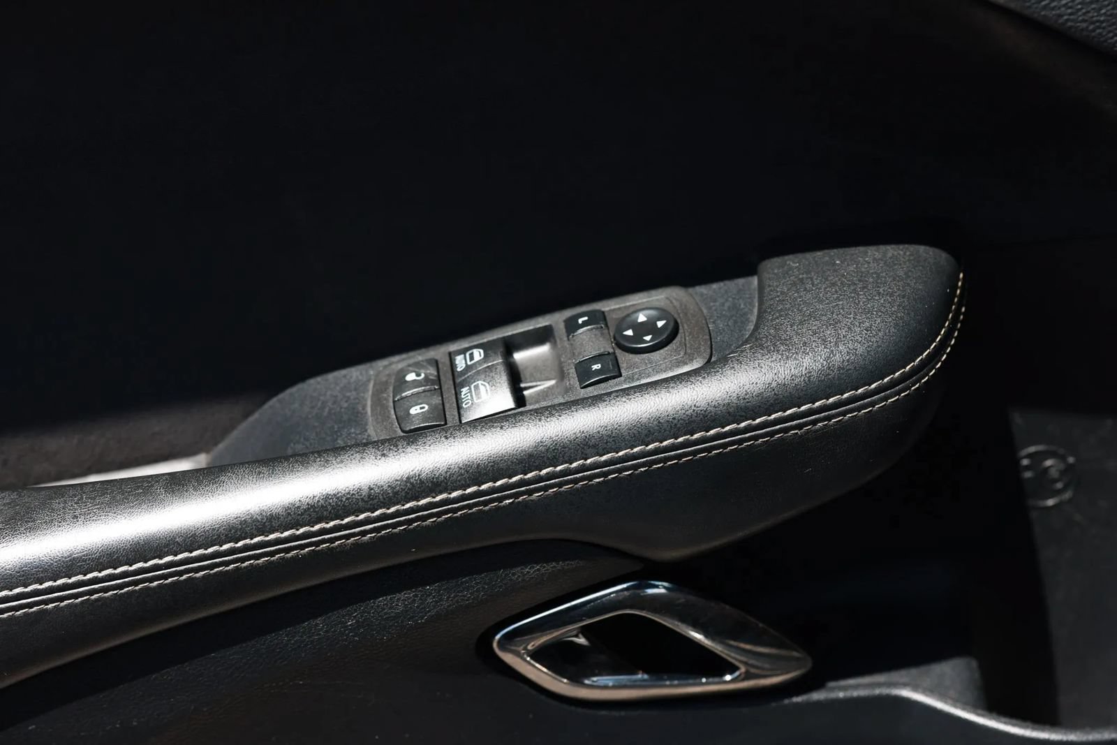 Used 2015 Dodge Challenger SRT Hellcat RWD image 39