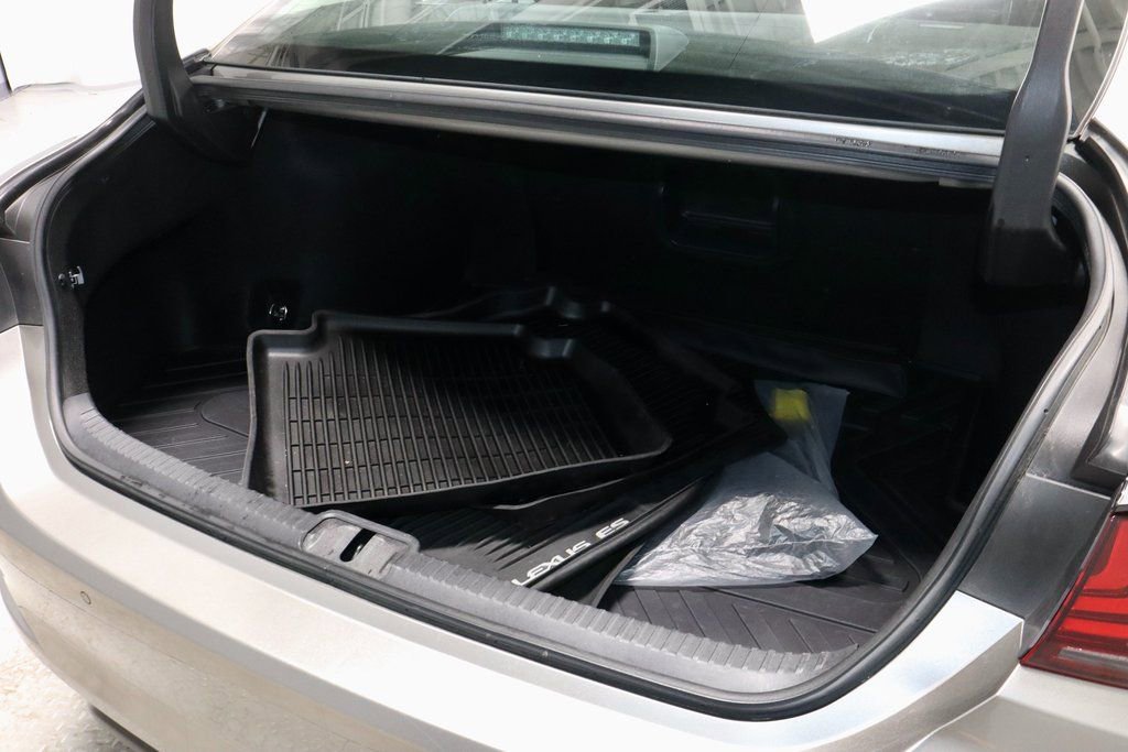 Used 2019 Lexus ES 350 Luxury image 17
