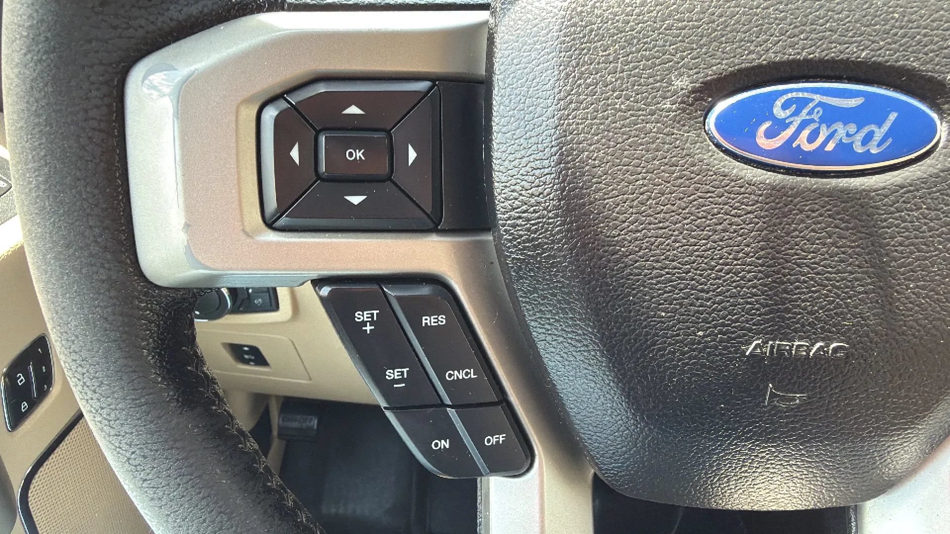 Used 2016 Ford F150 Lariat w/ Heavy-Duty Payload Package AWD/4WD image 12