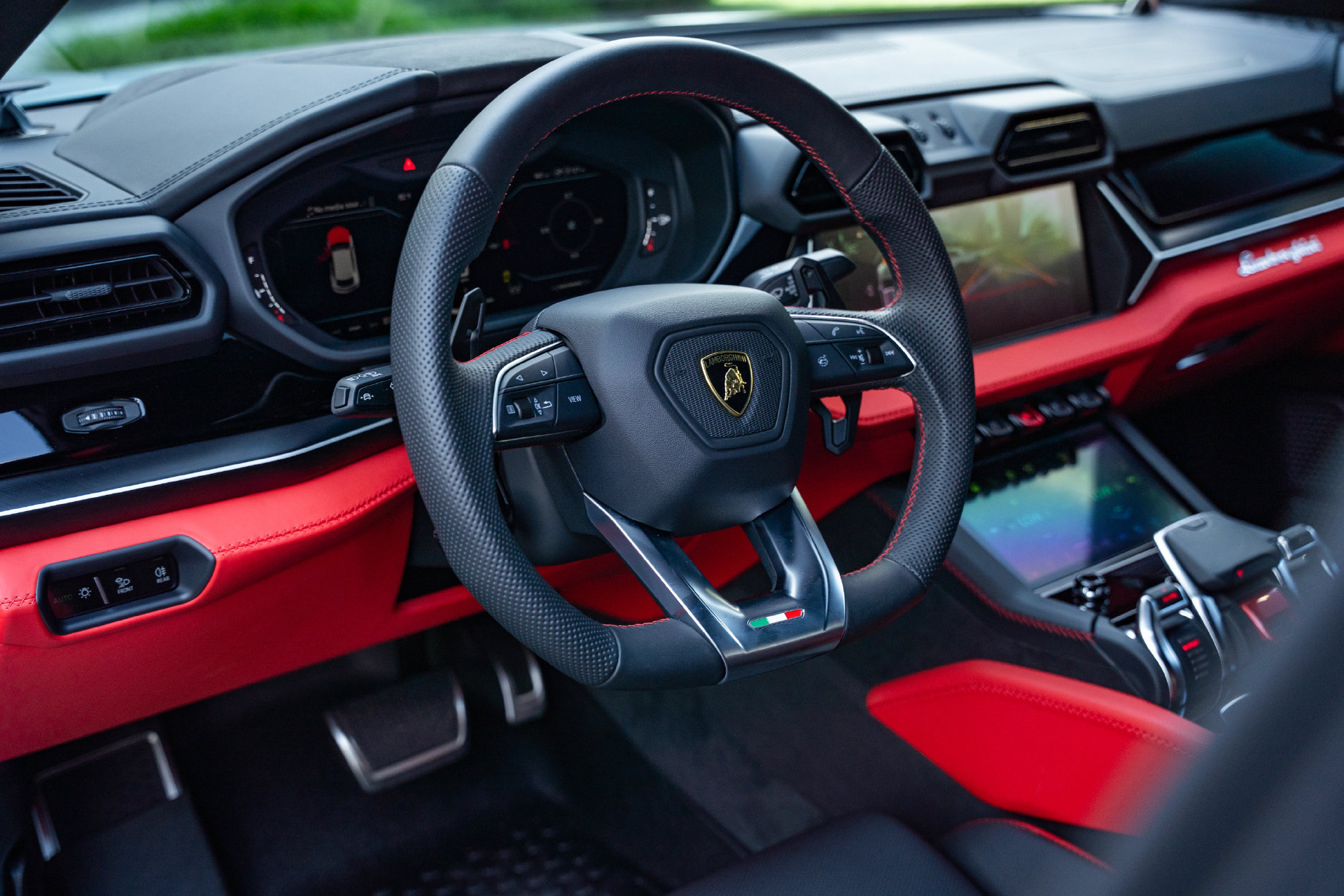 Used 2025 Lamborghini Urus Performante AWD/4WD image 27