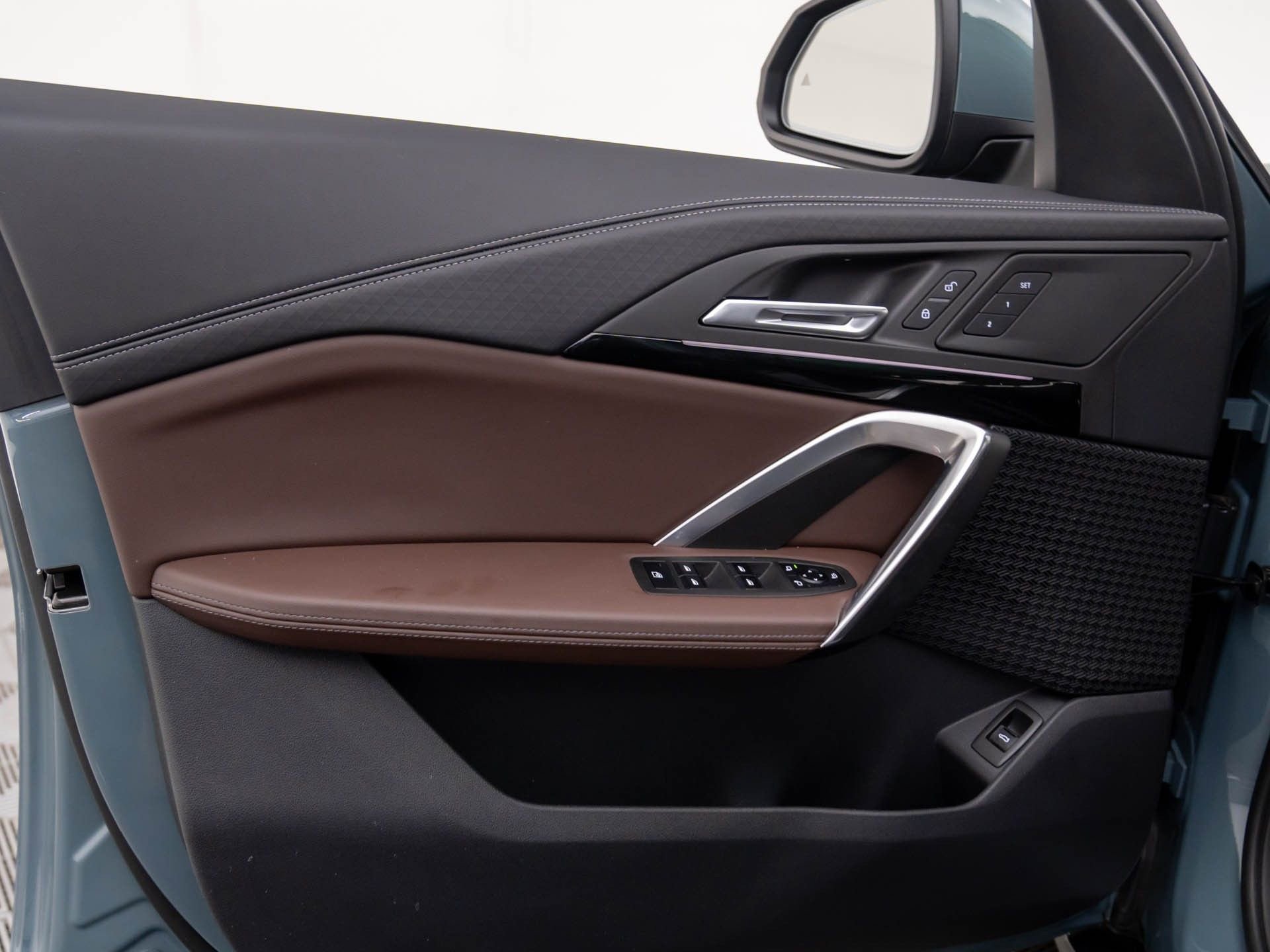 Certified 2025 BMW X2 xDrive28i image 14