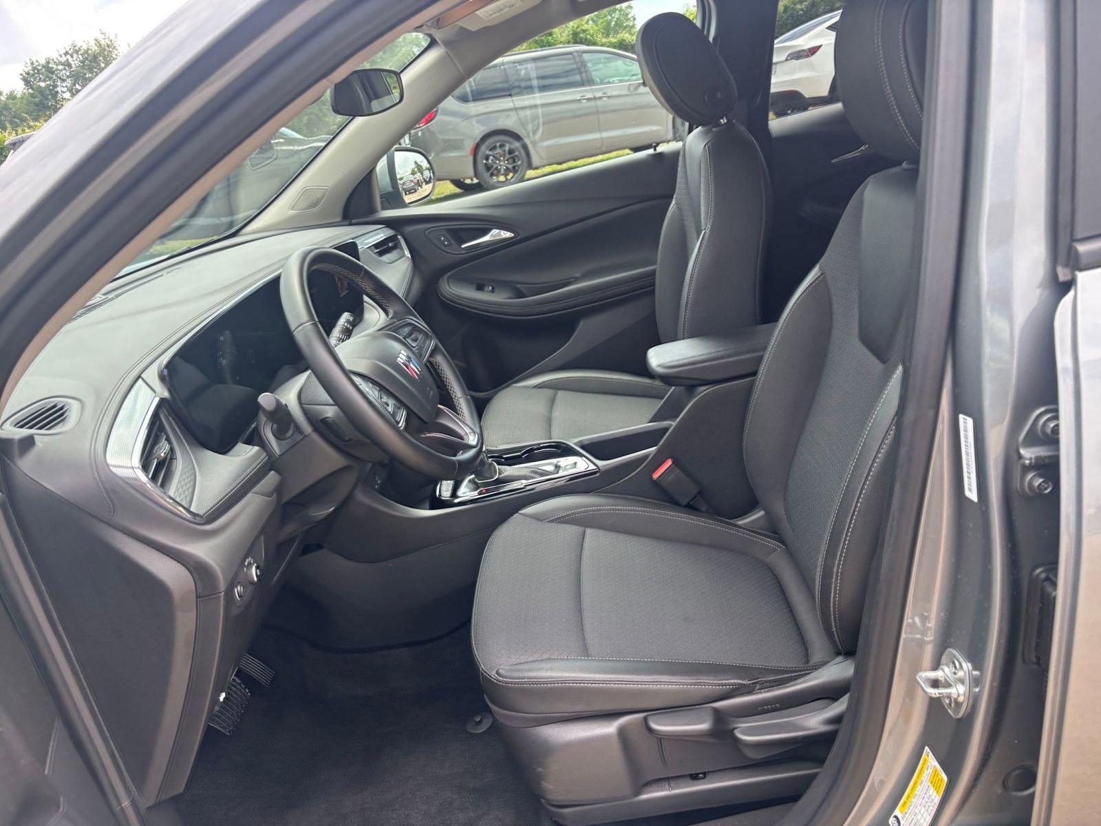 Used 2025 Buick Encore GX Preferred image 25