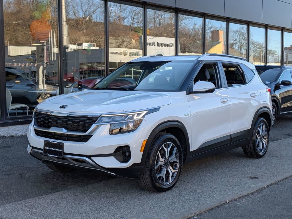 Used 2021 Kia Seltos EX image 2