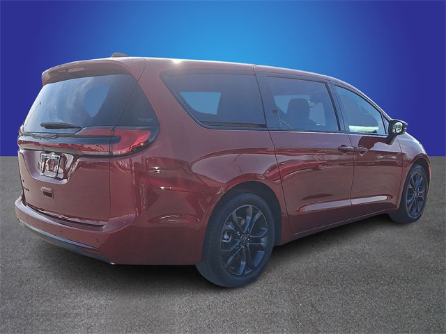 New 2026 Chrysler Pacifica Select image 3