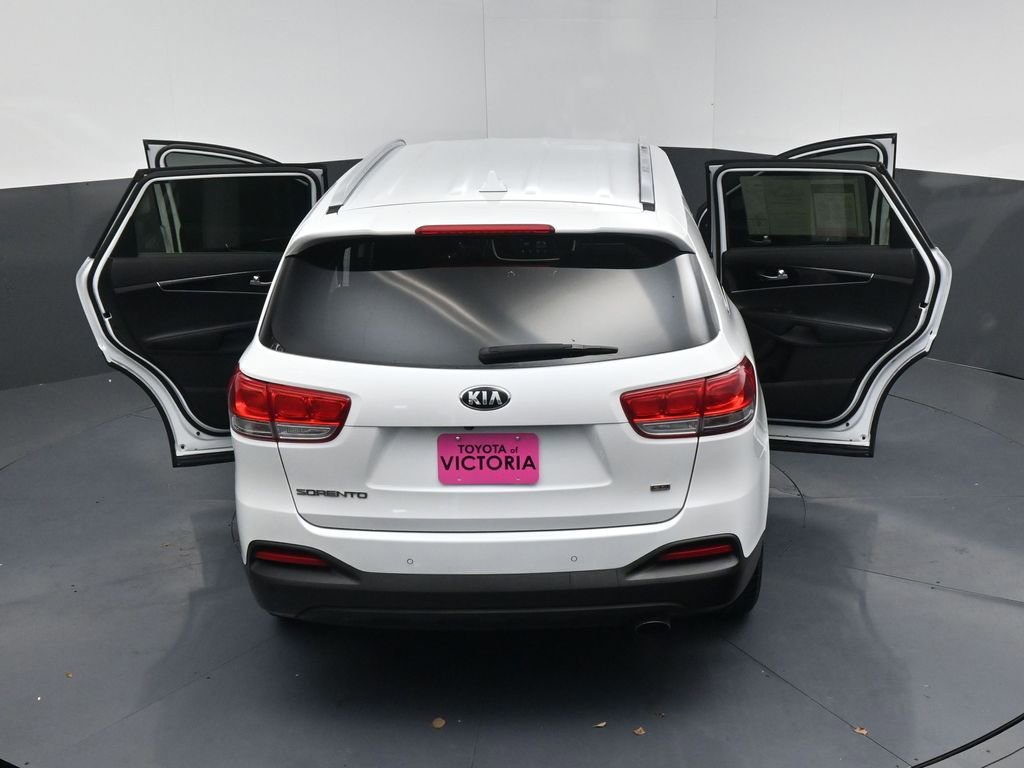 Used 2017 Kia Sorento LX w/ LX Convenience Package image 20